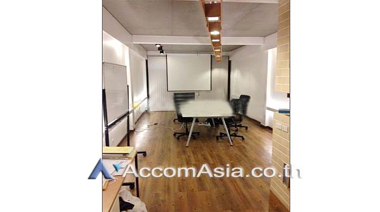  1  Office Space For Sale in Sukhumvit ,Bangkok BTS Phra khanong AA14200